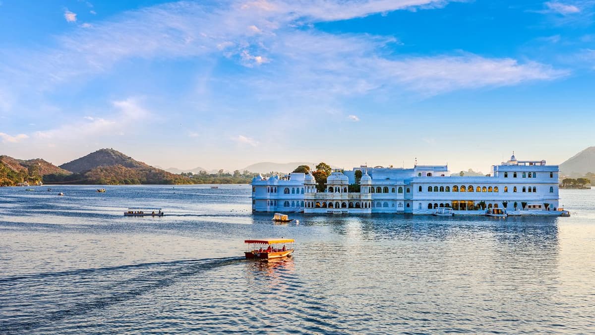 Find the Ideal Honeymoon Tour Packages with India Heritage Travel