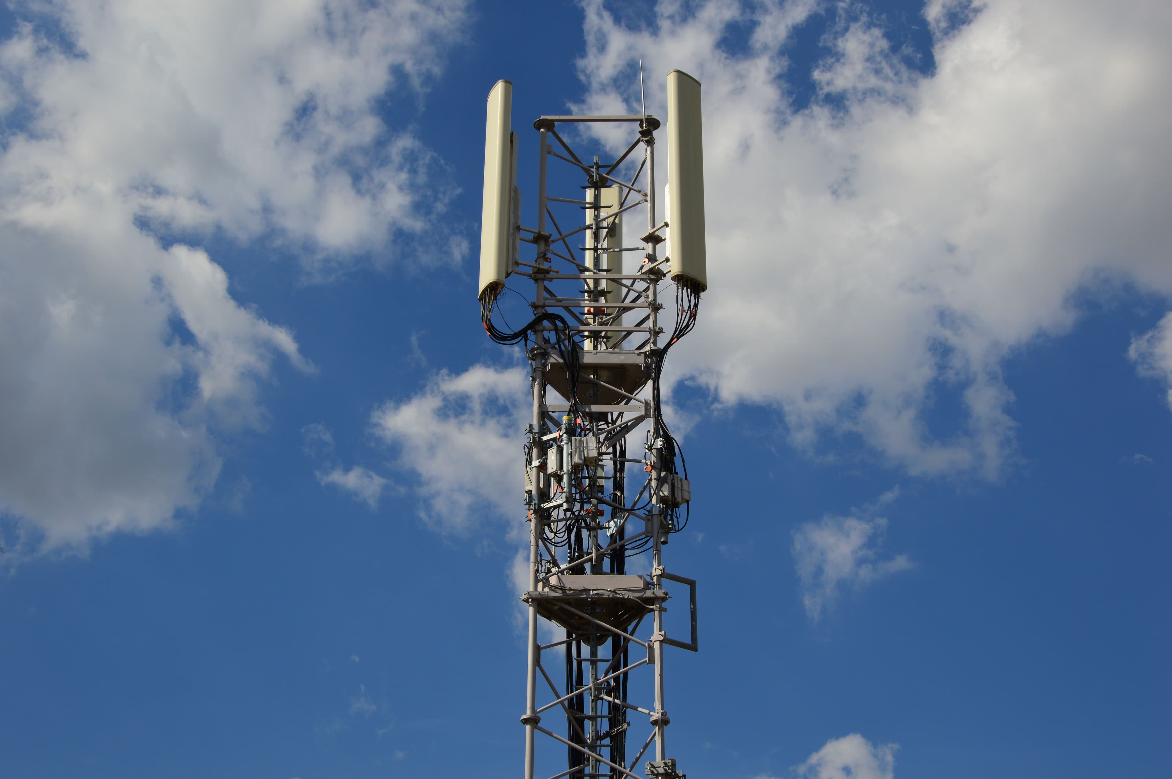 Complete internet and SIM card guide for tourists in India 2026 - Airtel Jio and eSIM options