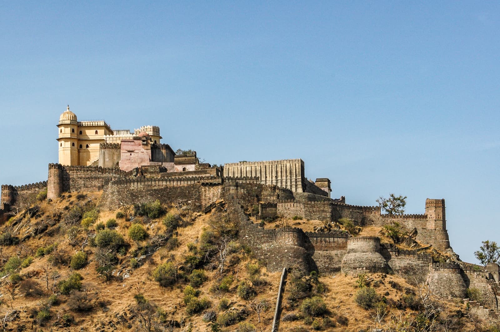 Kumbhalgarh Travel Guide: Forts, Forests & Mountain Luxury