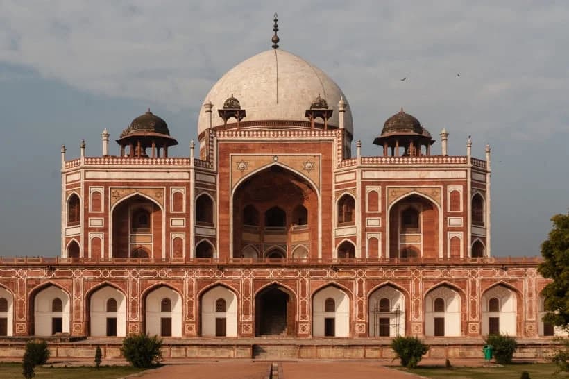 Royal Triangle Odyssey tour covering Delhi Jaipur Agra and Varanasi by India Heritage Travel