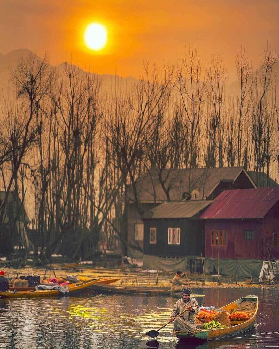 Srinagar houseboat experience on Dal Lake with scenic mountain views in Kashmir
