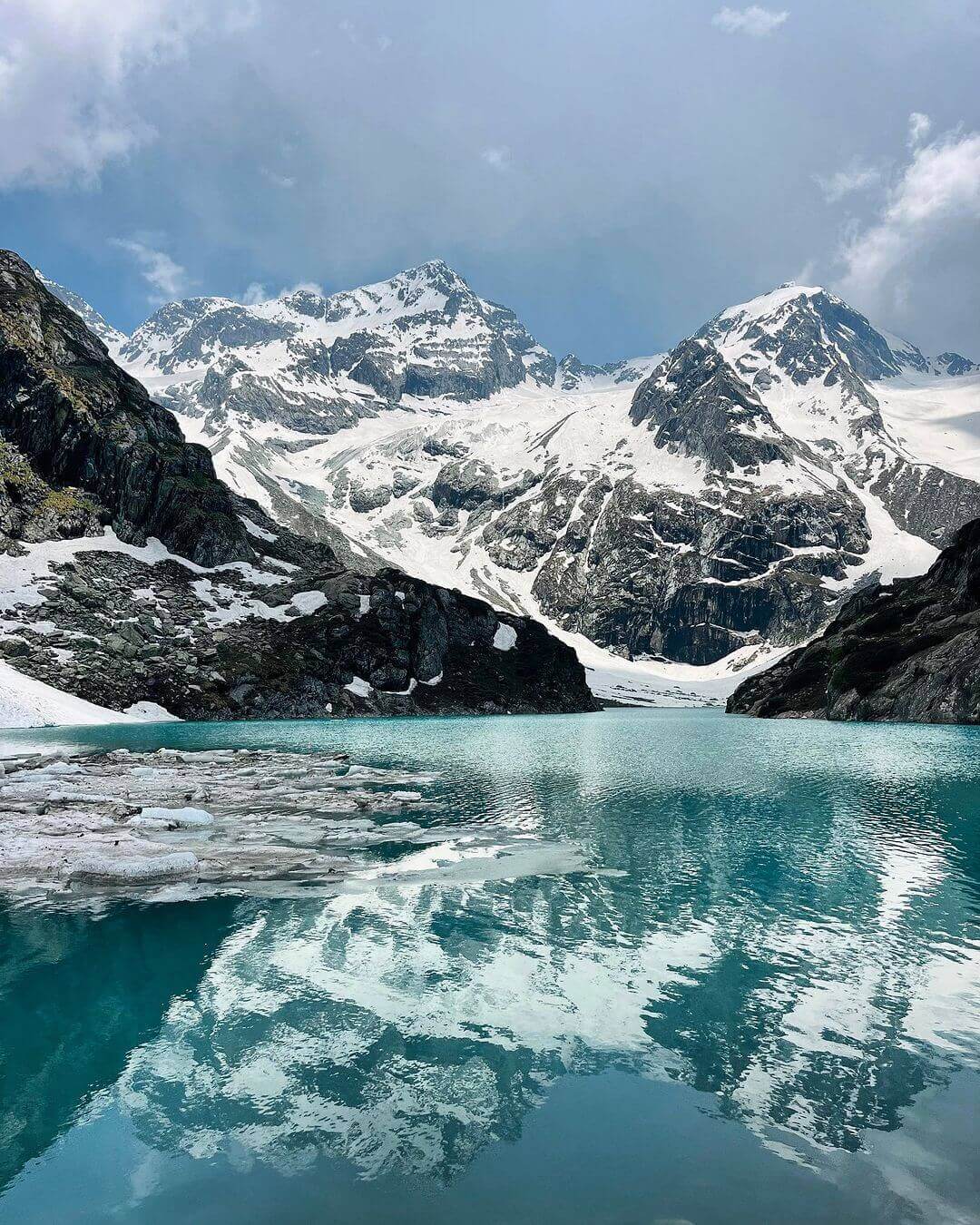 Pahalgam Kashmir featuring Aru Valley pine forests and scenic Himalayan meadows