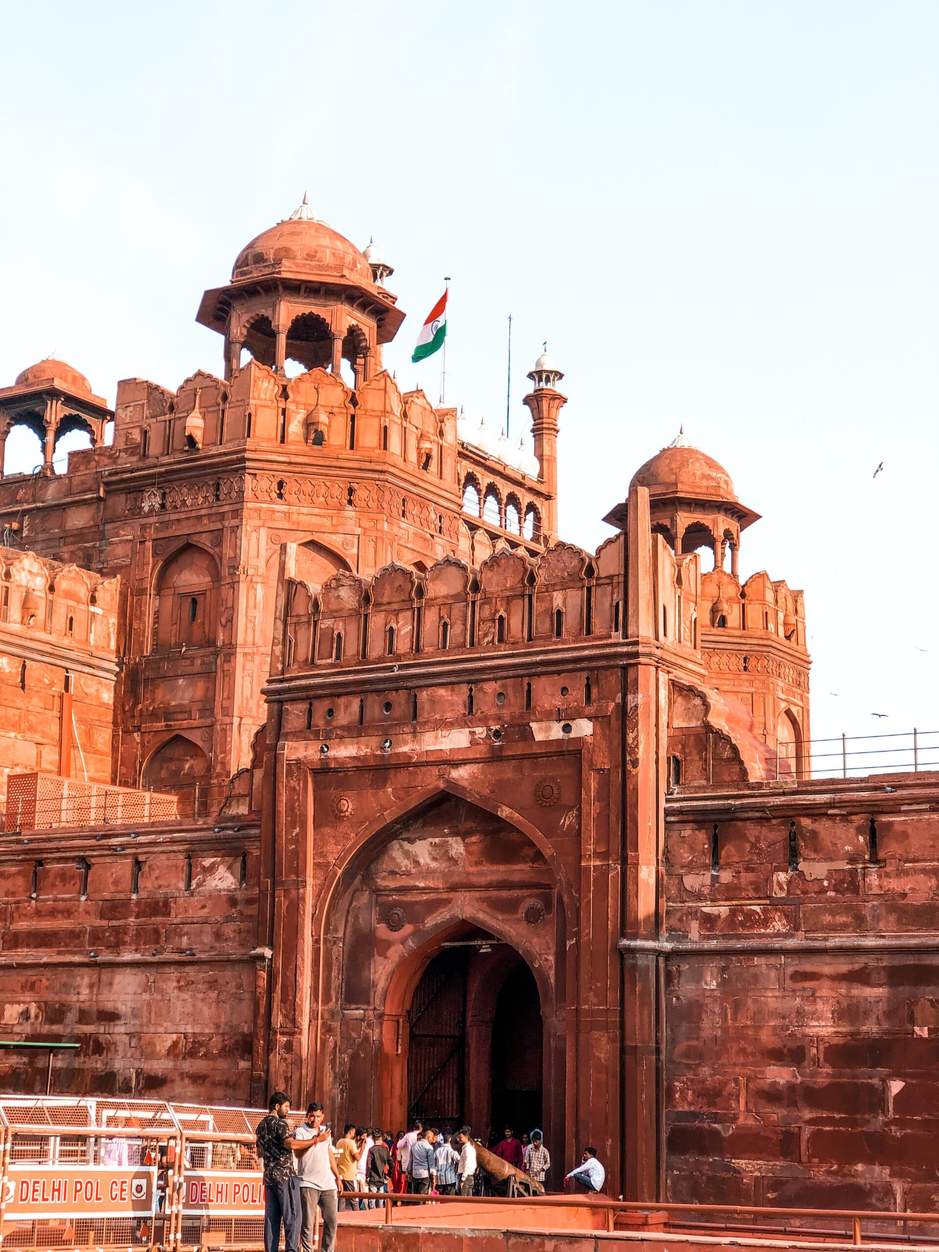 Delhi sightseeing tour featuring India Gate Red Fort Qutub Minar and historic landmarks