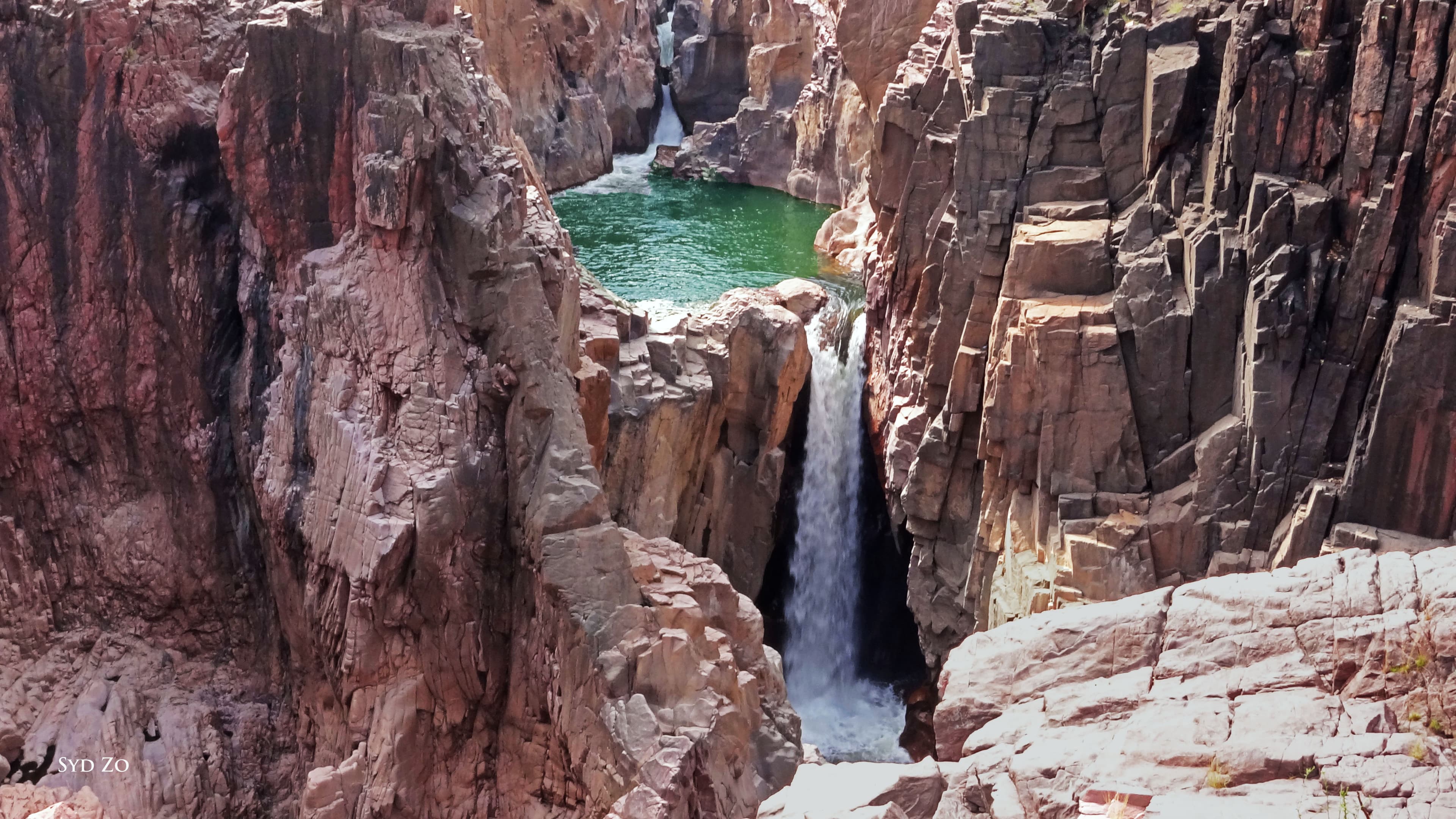 Raneh Falls and Ken Gharial Sanctuary (20 km)