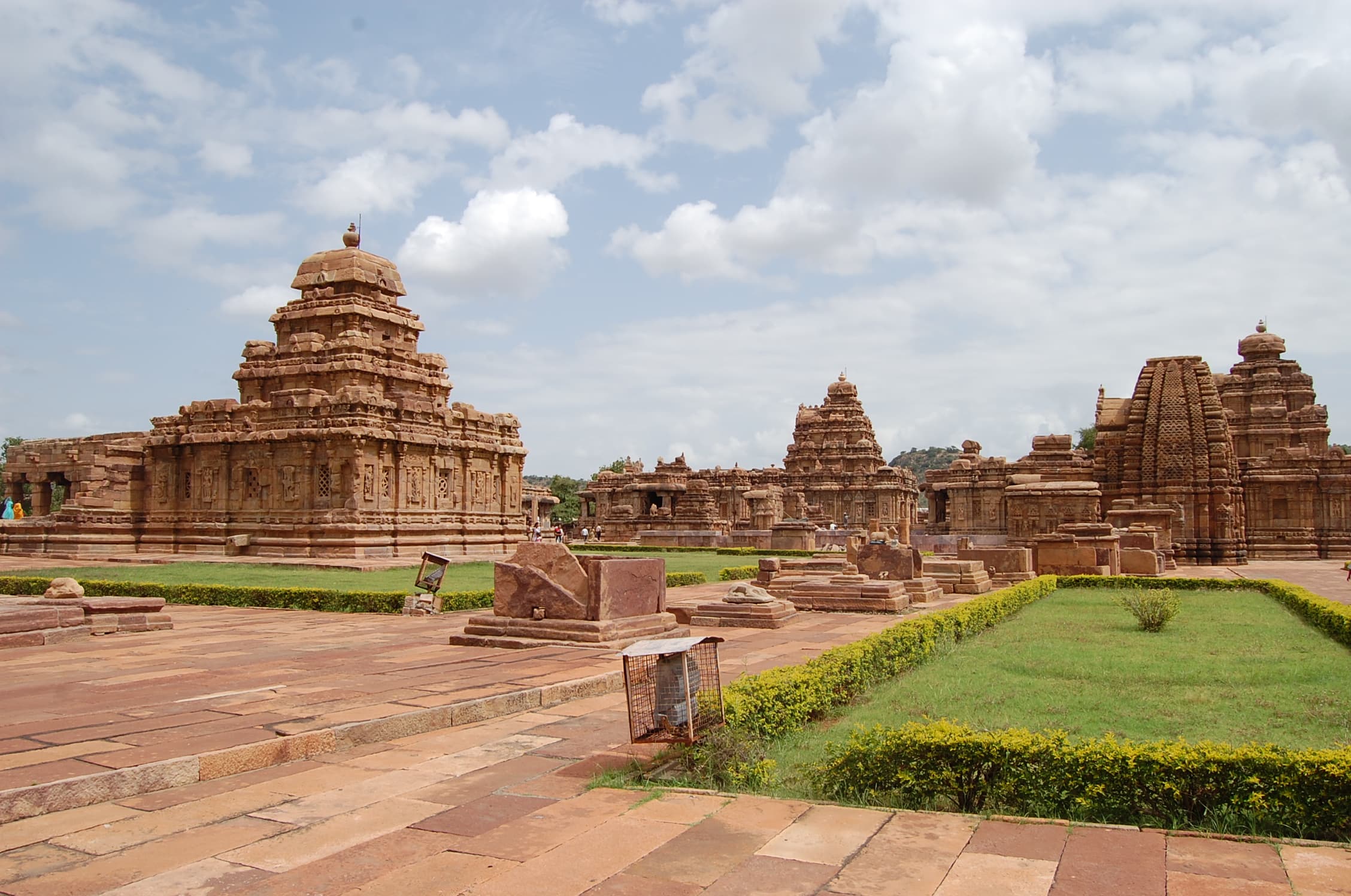 Pattadakal (120 km)