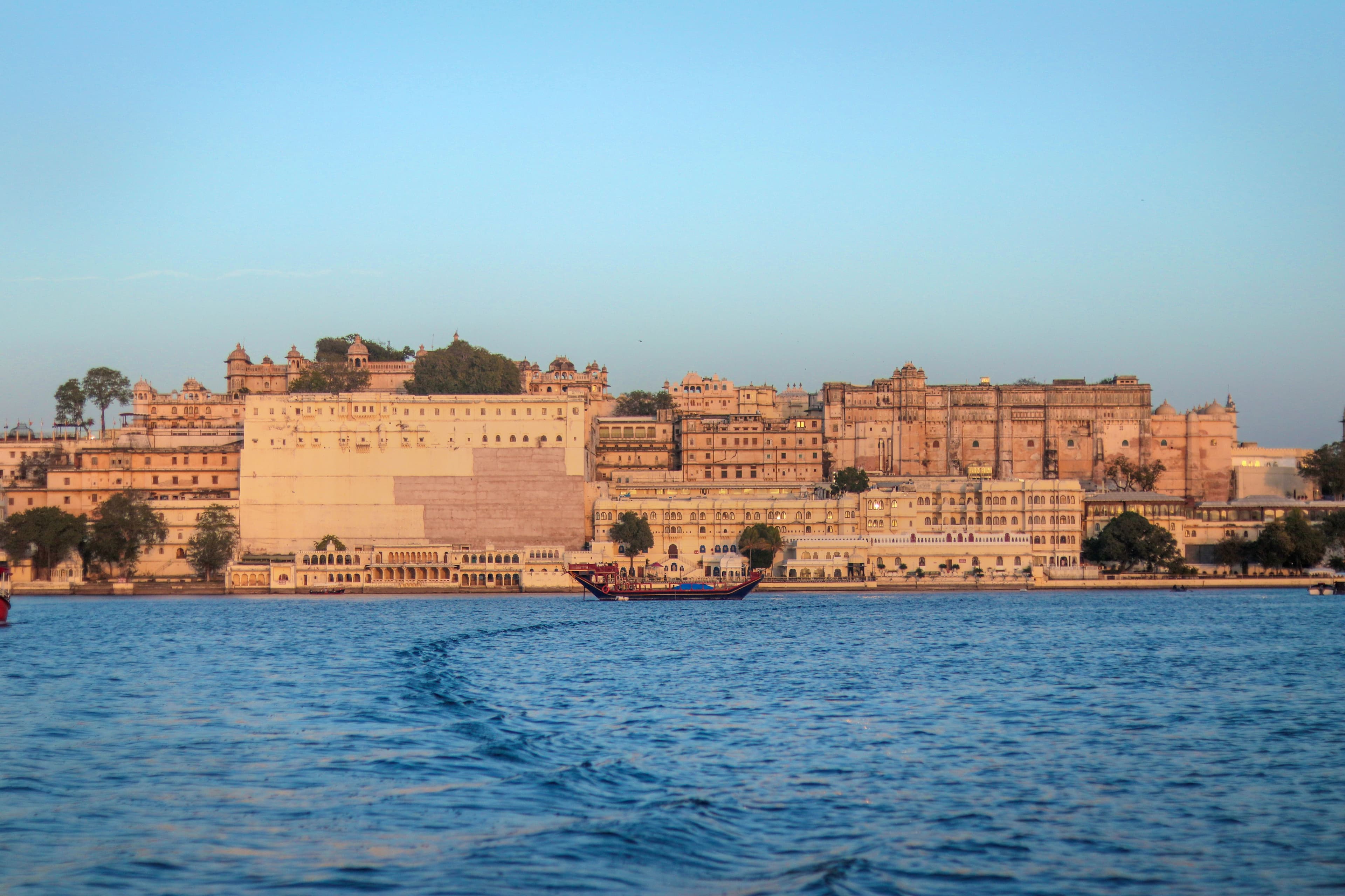 Udaipur City of Lakes - Aravalli Valley and Lake Pichola