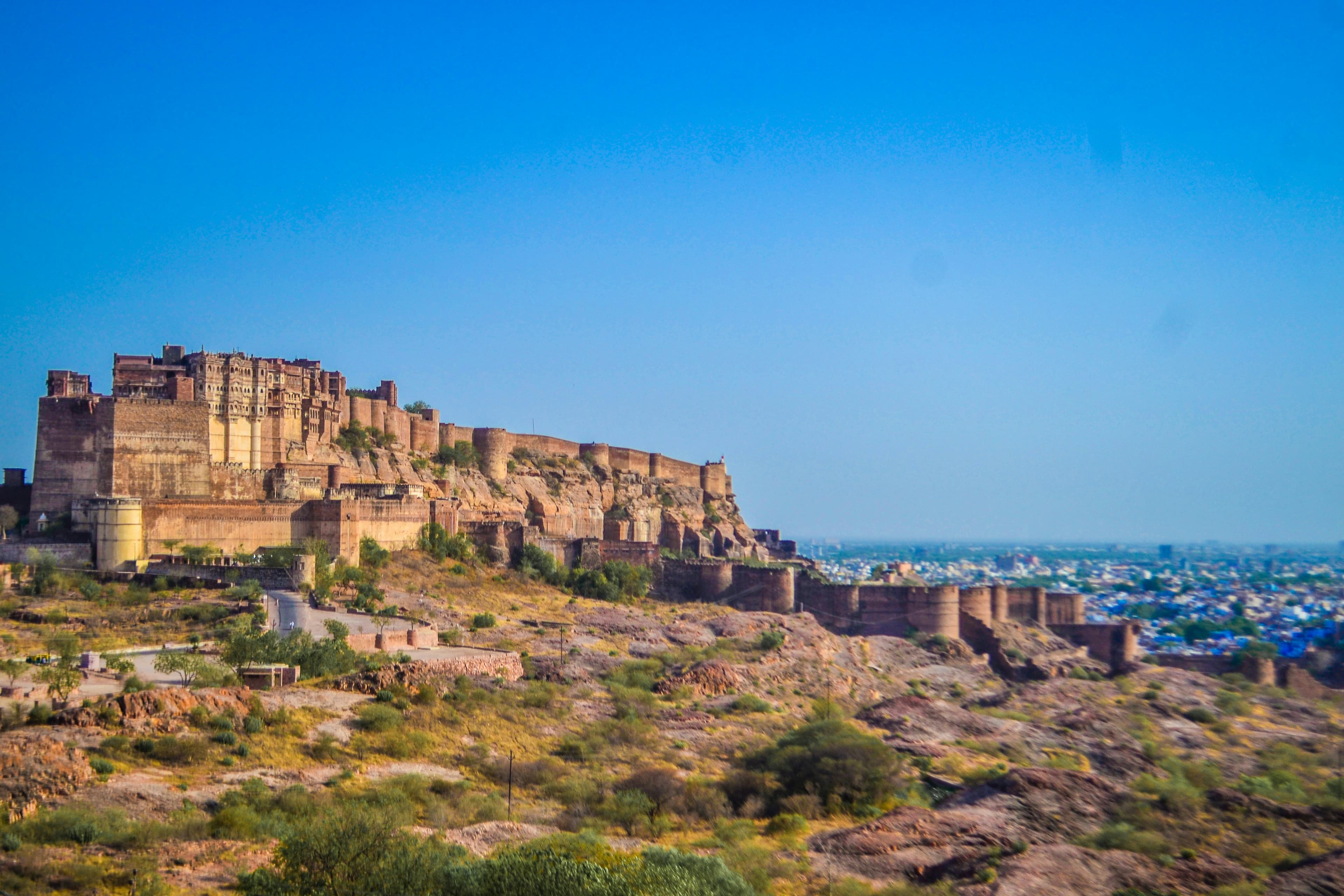 Jodhpur Blue City travel guide - Mehrangarh Fort Jaswant Thada Umaid Bhawan and desert experiences