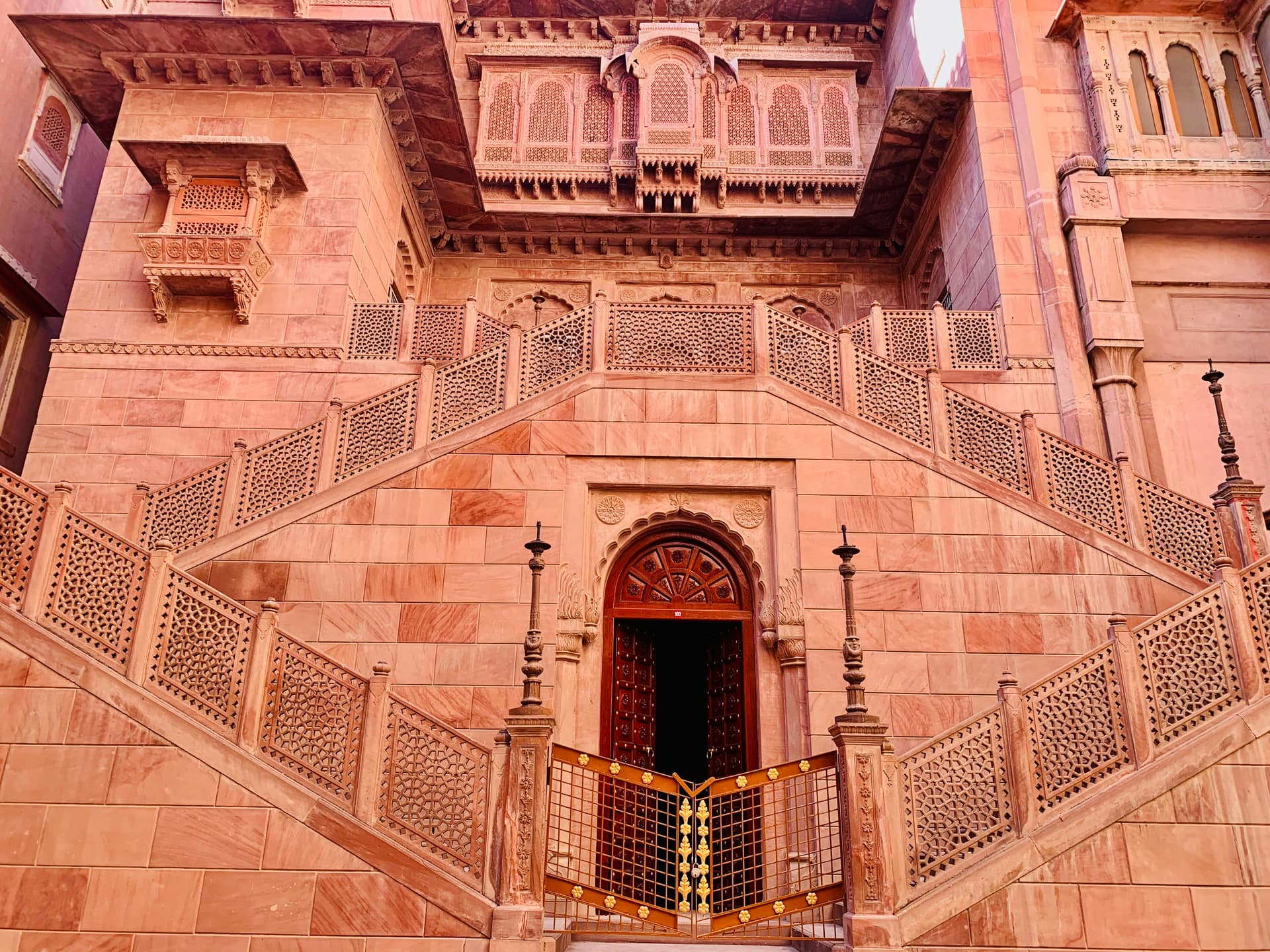 Bikaner Travel Guide: Forts, Palaces & Luxury Desert Tours