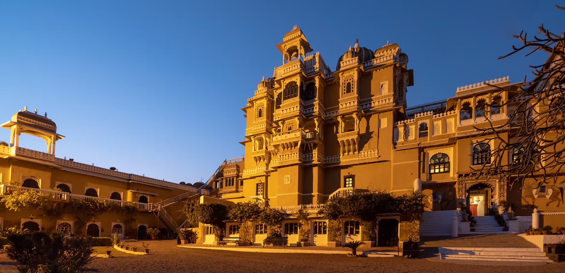 Devgarh travel guide - palace living in rural Rajasthan with heritage hotel and countryside