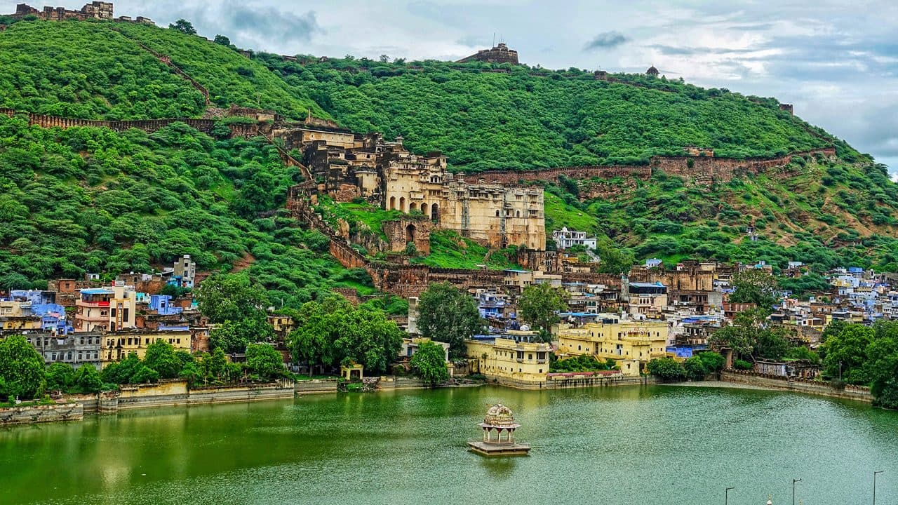 Bundi blue city architecture - blue houses havelis and Taragarh Fort