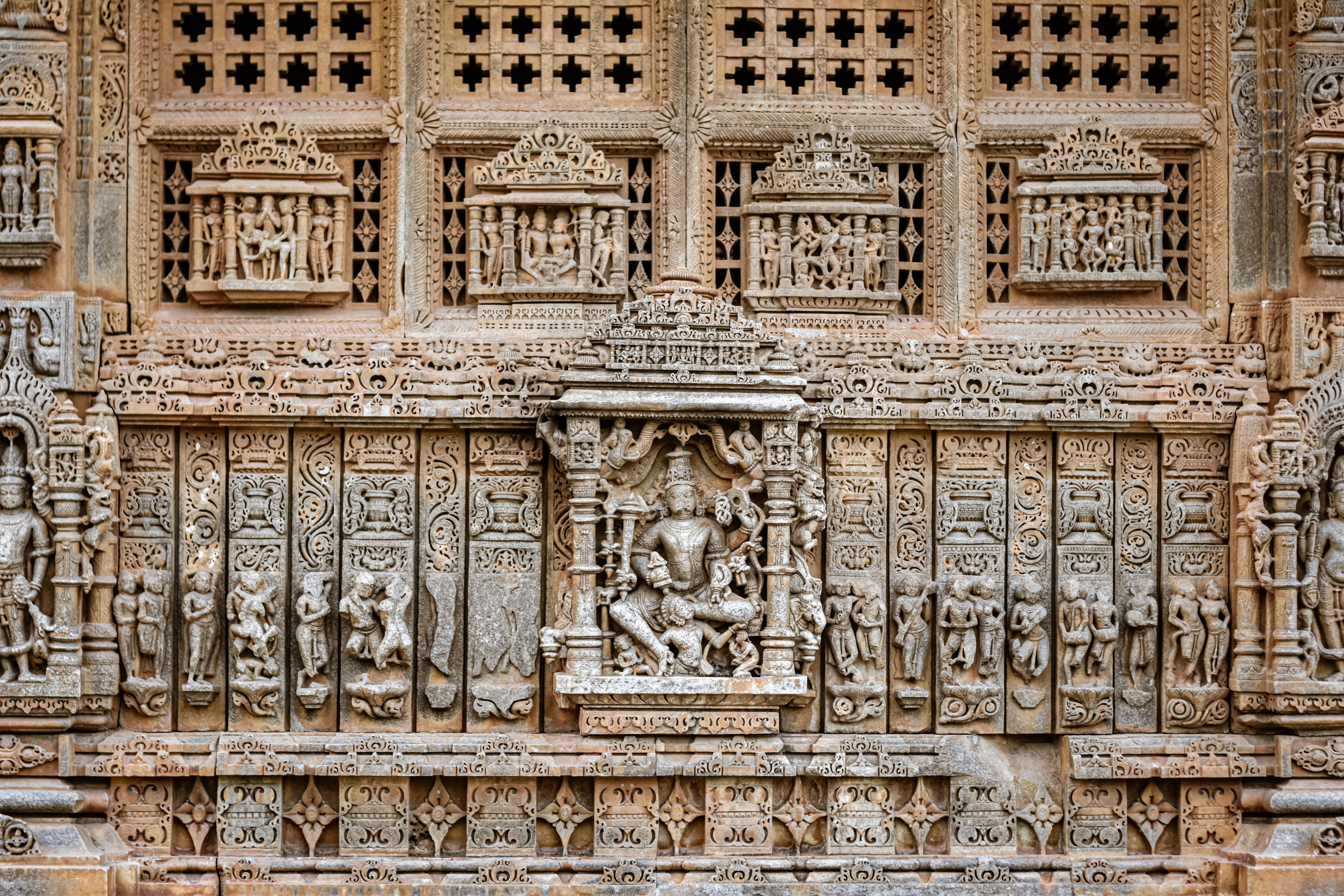 Ranakpur Jain Temple architecture - 1,444 marble pillars defying imagination