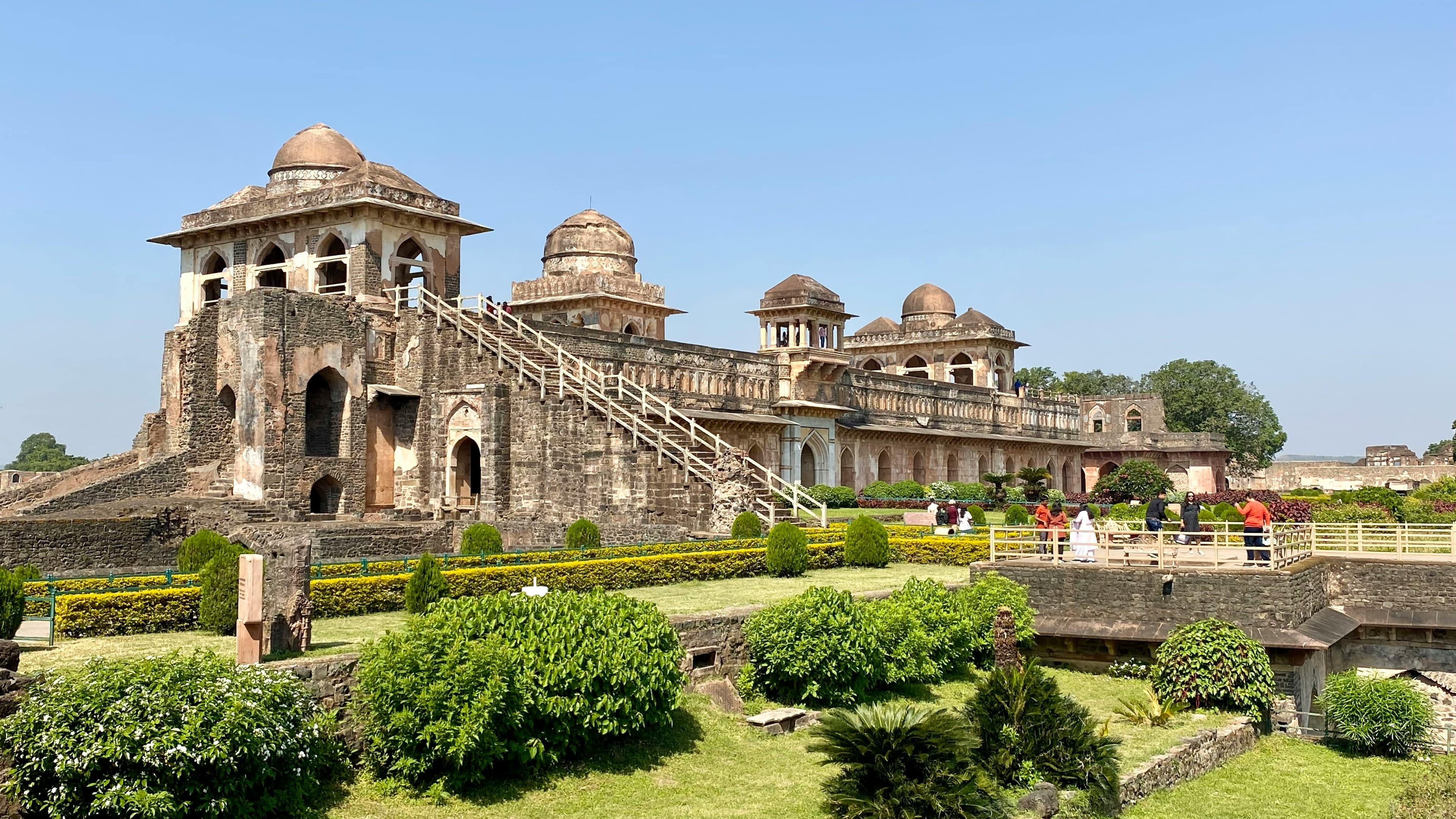 Mandu Luxury Heritage Stays: Romantic Luxury Among Medieval Ruins