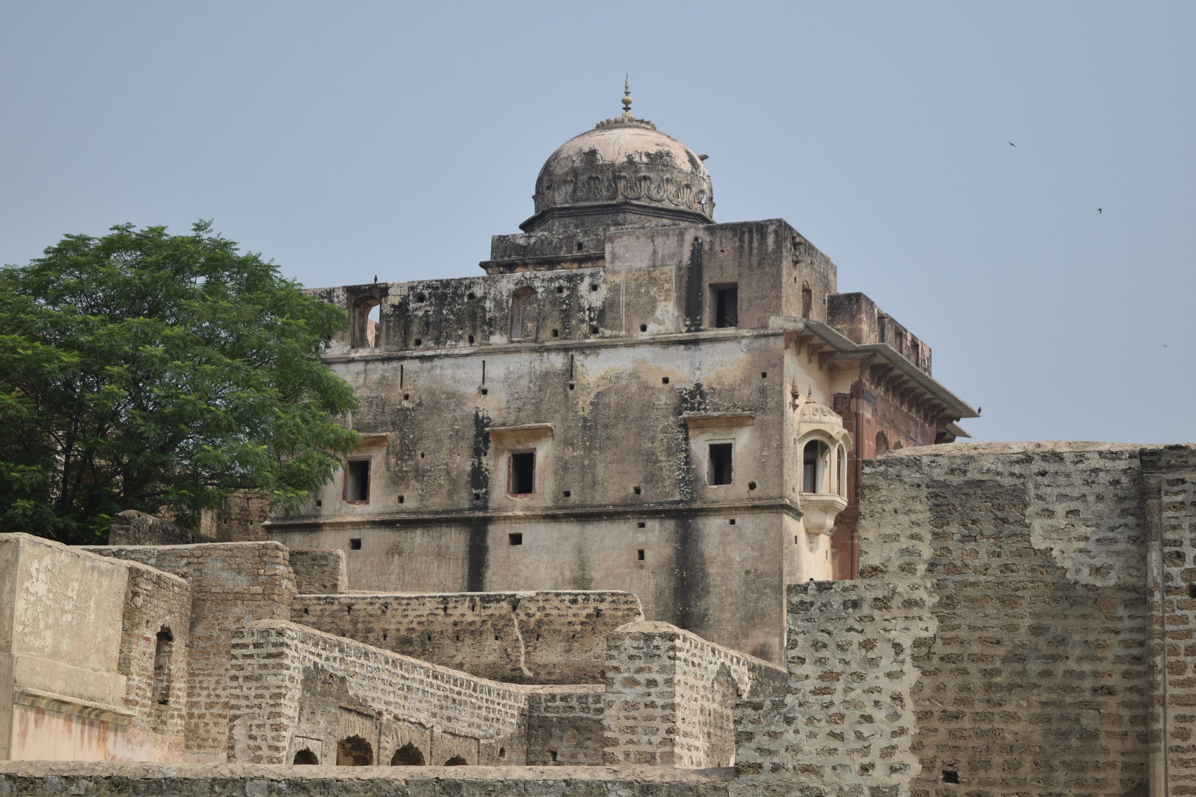 Architecture: Where Afghan, Persian and Hindu Craftsmanship Meet