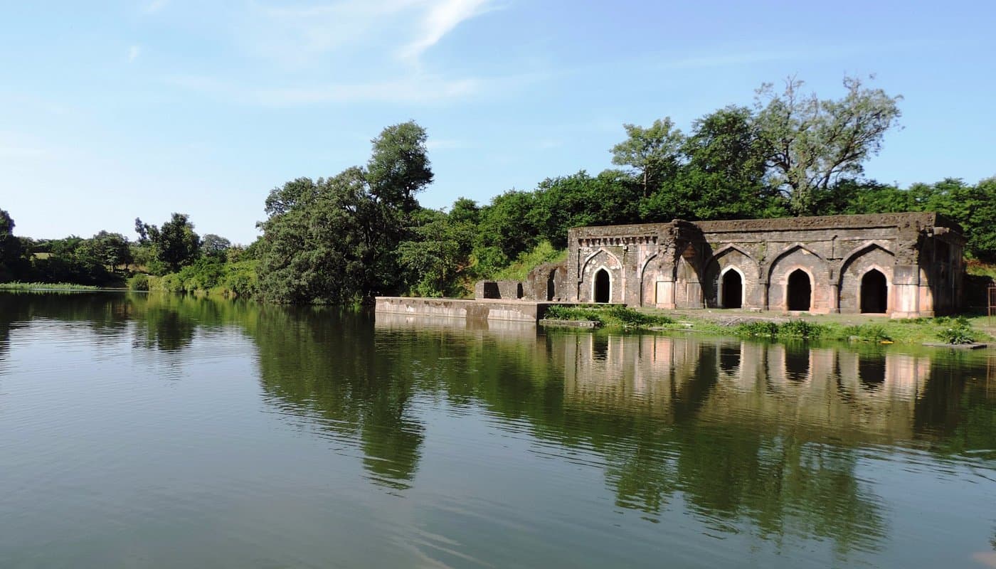 Ashrafi Mahal & Rewa Kund