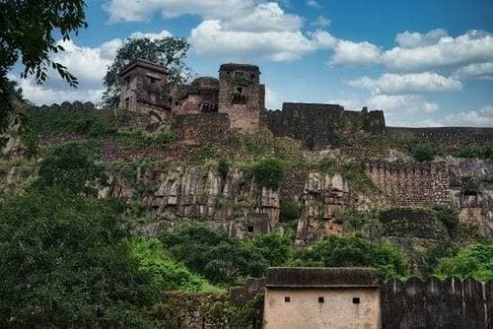 Raj Bagh Ruins and the Lakes